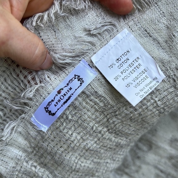 Aphorism Woven Lightweight Blanket Scarf - Picture 7 of 9